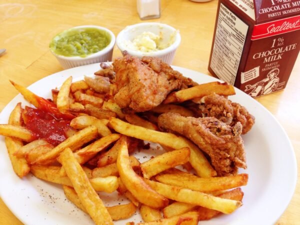 1/2  Chicken + 2 Rolls or chips